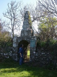 The battle monument on the summit of Stratton Hill is built into a break in the circular defensive bank, which was constructed long before the battle but was used as a defensive position by the parliamentarian forces. The monument is built in the form of a finnial atop a gateway through the earthwork.