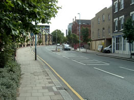 The position of the second parliamentary barricade on top of the rising ground.