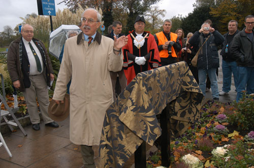 Professor Richard Holmes, Battlefields Trust President, opens the Brentford part of the battlefield trail