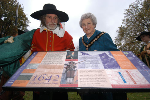 The Mayor of Ealing and a soldier from John Hampden’s regiment inspect the Acton Green board.