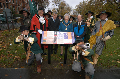 The Acton Green board with the Mayors of Hounslow and Ealing, project team members and soldiers from John Hampden’s regiment.