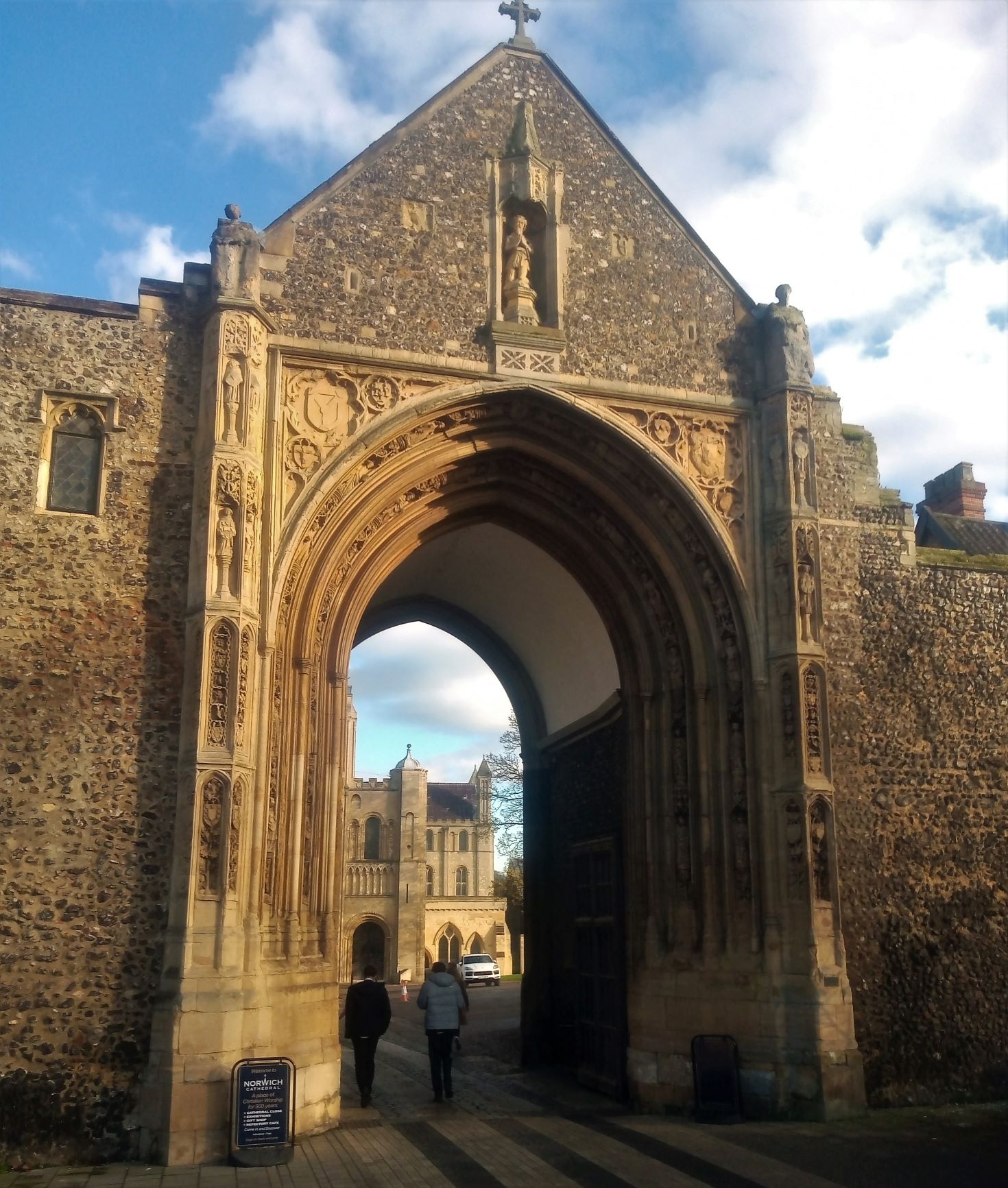 Erpingham gate Norwich Cathedral - Amitchell125 - Attribution-Share Alike 4.0 International license Erpingham gate Norwich Cathedral - Amitchell125 - Attribution-Share Alike 4.0 International license