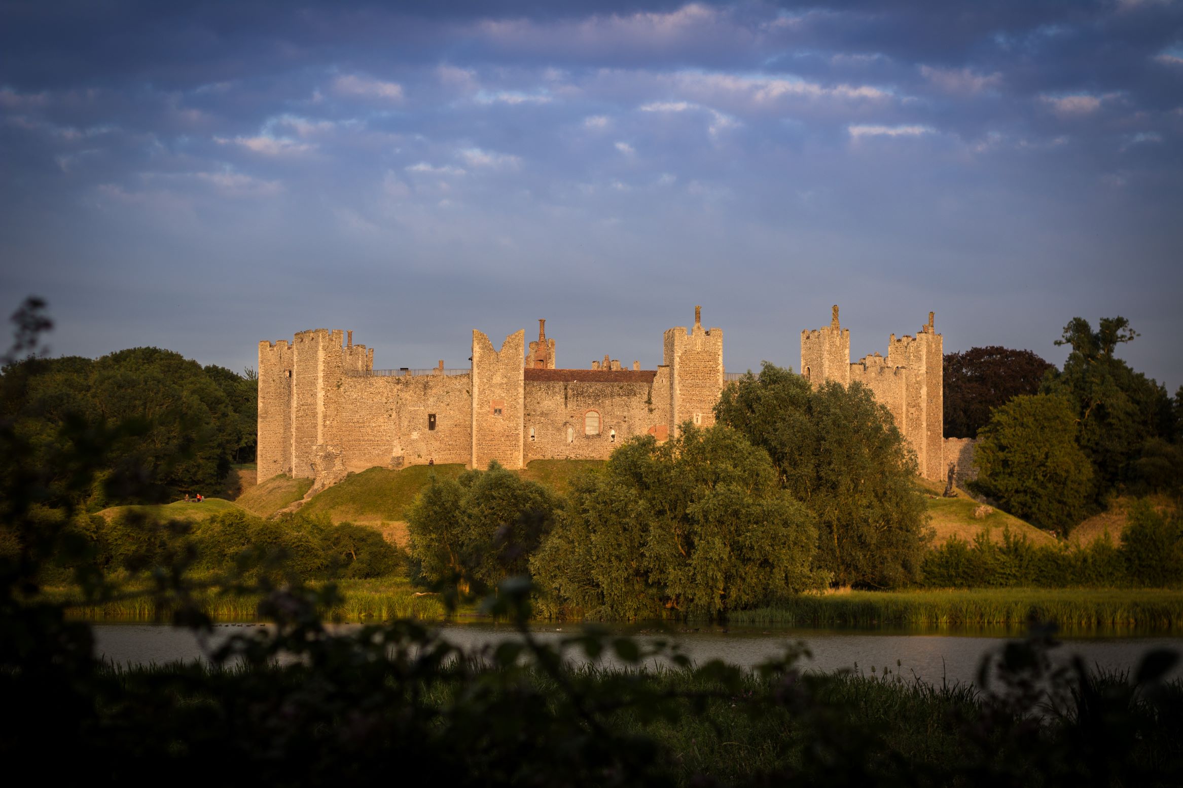 Framlingham castle at sunset - Happy Bean Photography used under a Creative Commons Attribution-Share Alike 4.0 International Framlingham castle at sunset - Happy Bean Photography used under a Creative Commons Attribution-Share Alike 4.0 International