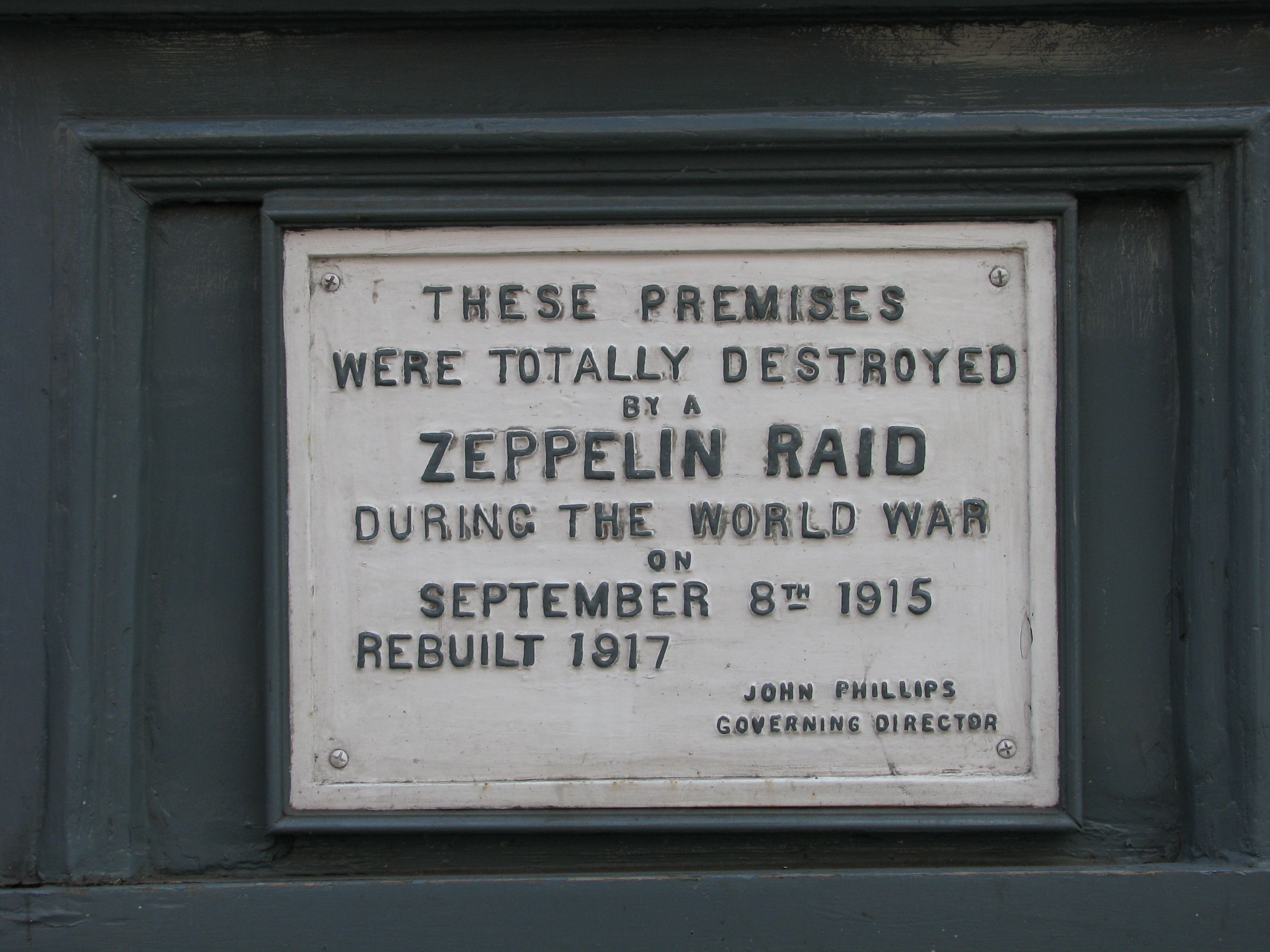 Zeppelin raid plaque Photo: Meaglit (Creative Commons Attribution-Share Alike 4.0 International license) Zeppelin raid plaque Photo: Meaglit (Creative Commons Attribution-Share Alike 4.0 International license)