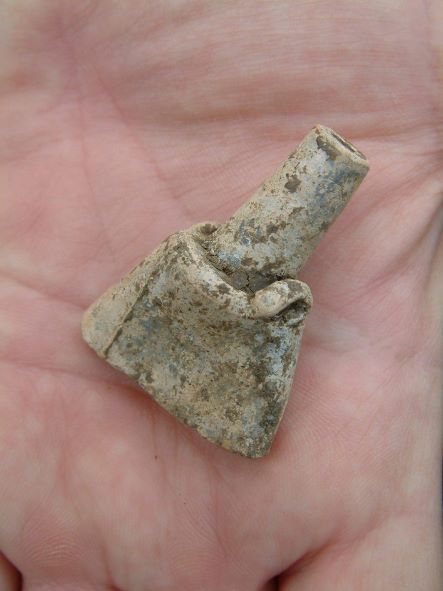 Powder flask top (photo Glenn Foard) Powder flask top (photo Glenn Foard)