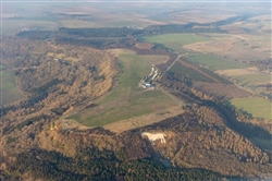 Aerial view of Sutton Bank – at top left – and Roulston Scar – at bottom – from the south. The steep gully of Boar’s Gill is clearly seen above and to the right of the White Horse. This was one of the routes – with Hell Hole just out of picture to the right – used by the Scots to outflank the English position.